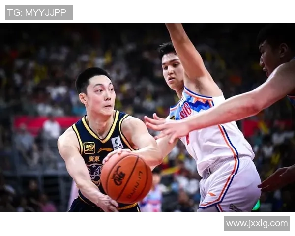 胡明轩：从青涩新星到篮球赛场上的璀璨明星之路